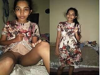 Cute look Lankan Girl giving Blowjob