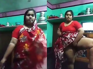 Big ass Bangladeshi wife showing her pussy