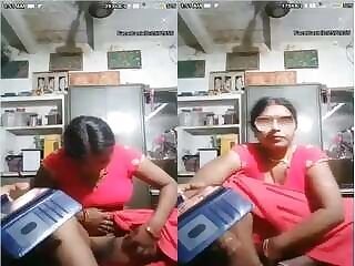 Bhabhi Shows Pussy On Live Webcam