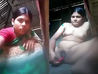 Bangladeshi housewife masturbates her pussy on camera