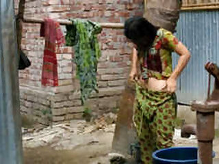 Desi Indian Girl Bath and Change Dress Hidden Cam Video